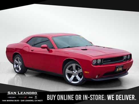 Used 2011 Dodge Challenger RWD image 1