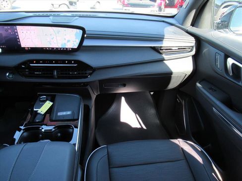 Used 2025 Buick Enclave Sport Touring image 13