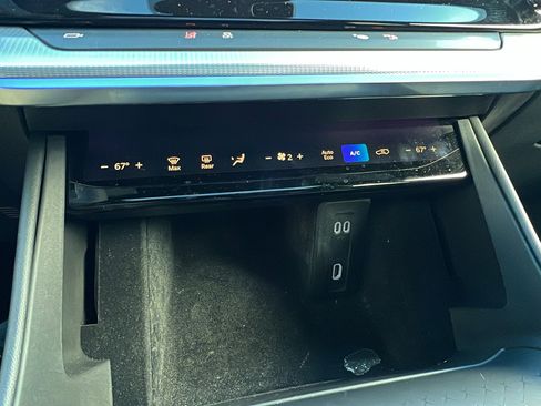 Used 2024 Jeep Wagoneer Launch Edition image 34