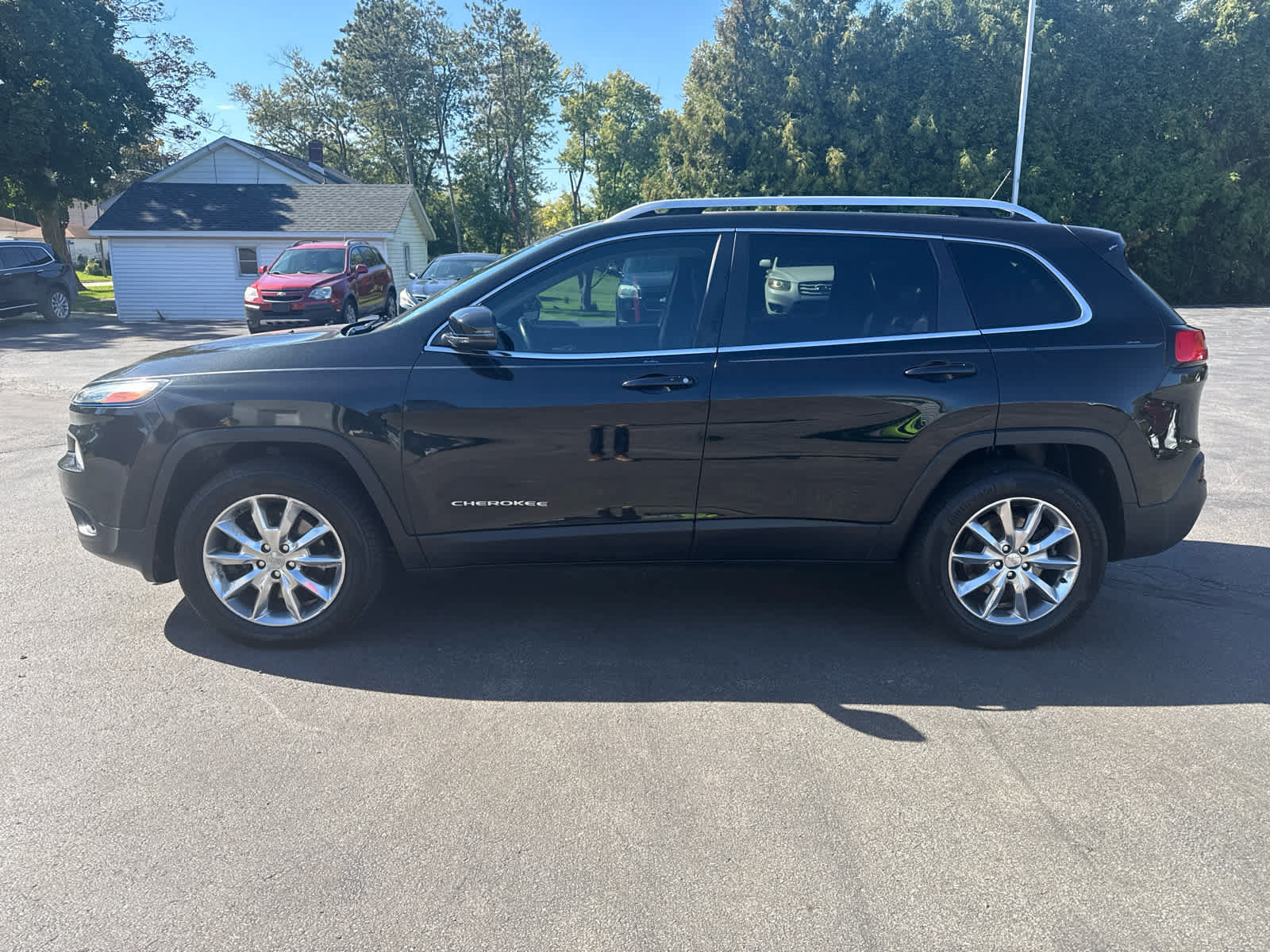 Used 2014 Jeep Cherokee Limited w/ Technology Group AWD/4WD image 6