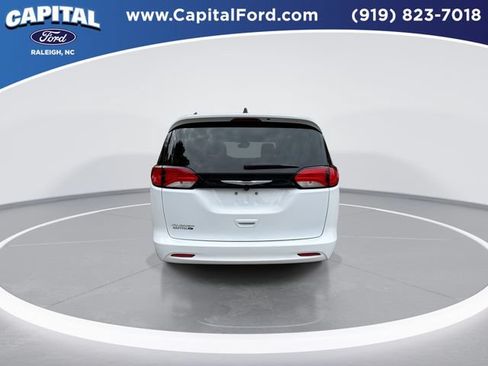 Used 2023 Chrysler Voyager LX FWD image 7