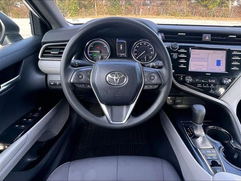 Used 2020 Toyota Camry LE image 8