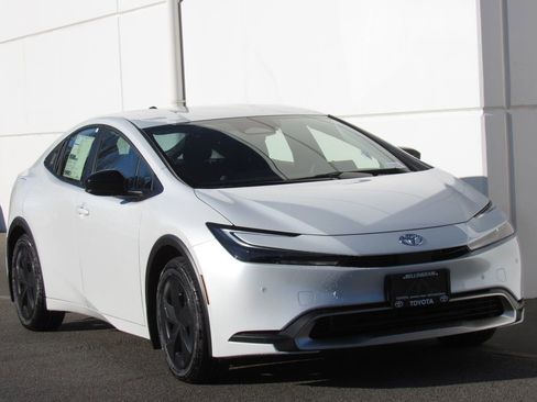 New 2026 Toyota Prius Plug-In Hybrid FWD image 2