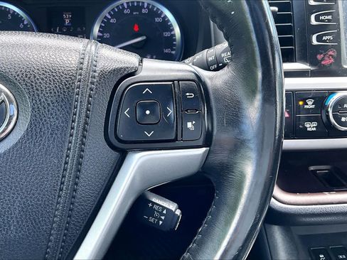 Used 2015 Toyota Highlander XLE AWD/4WD image 25