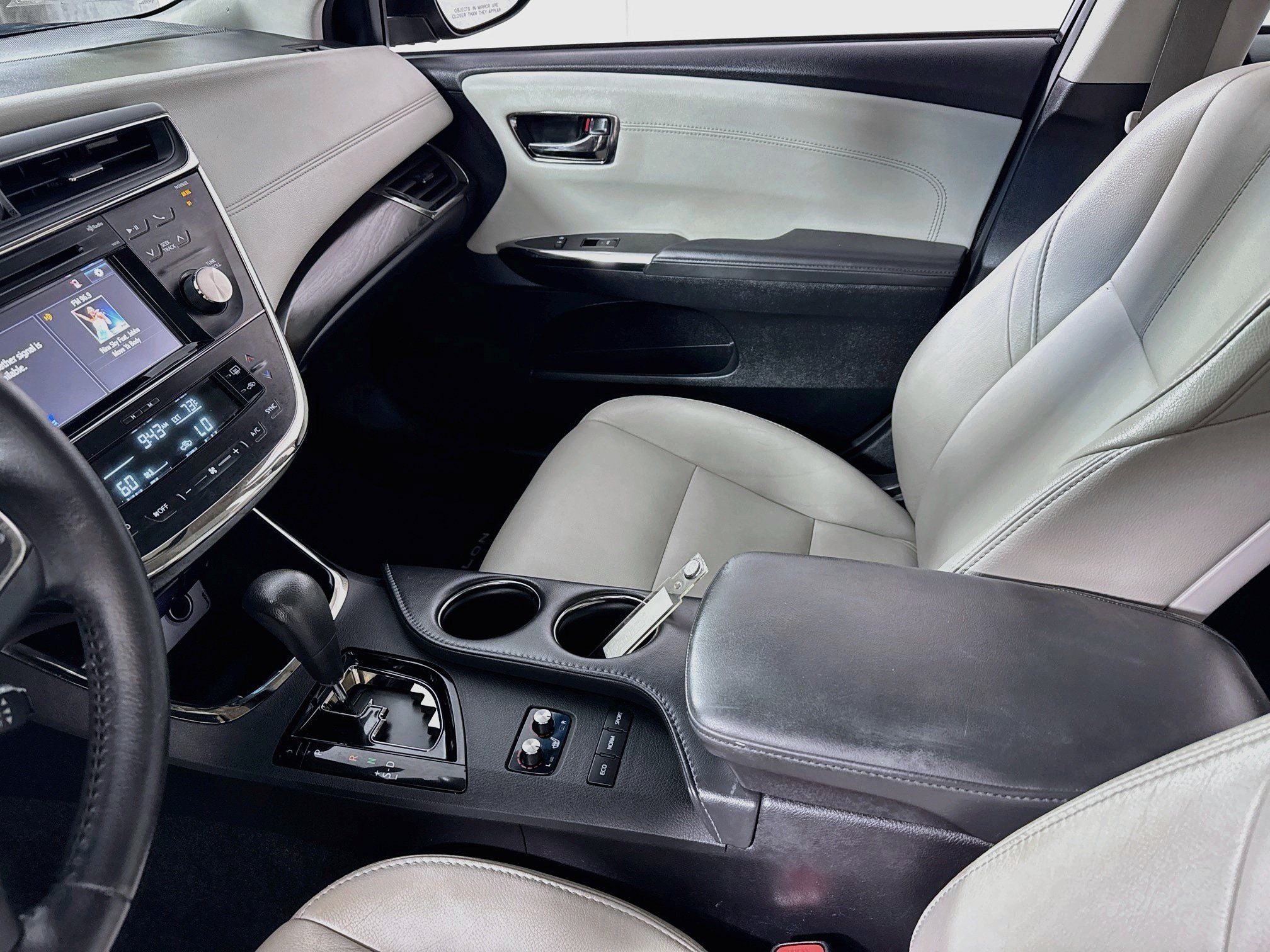Used 2016 Toyota Avalon XLE Plus FWD image 23