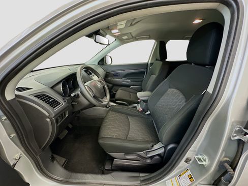 Used 2025 Mitsubishi Outlander Sport ES AWD/4WD image 13