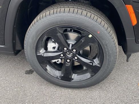 New 2025 Jeep Grand Cherokee Limited image 11