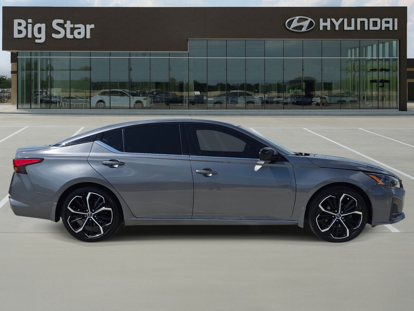 Used 2023 Nissan Altima 2.5 SR w/ SR Premium Package FWD image 5