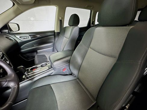 Used 2020 Nissan Pathfinder SV image 11