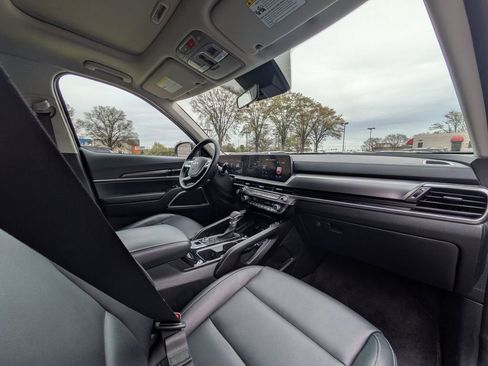 Used 2025 Kia Telluride S image 32