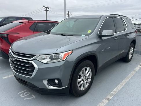 Used 2021 Chevrolet Traverse LT FWD image 2