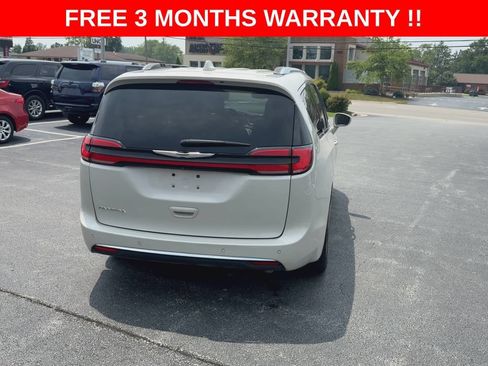 Used 2021 Chrysler Pacifica Touring-L FWD image 7