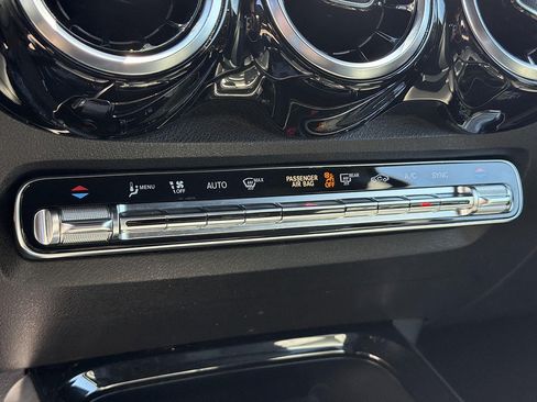 Used 2021 Mercedes-Benz GLB 250 4MATIC w/ Premium Package image 36