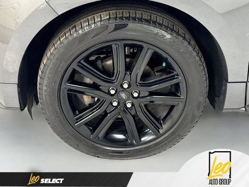 Used 2020 Ford Edge ST-Line w/ Cold Weather Package FWD image 33