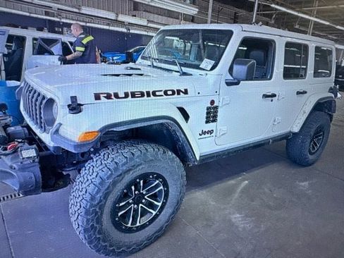 Used 2024 Jeep Wrangler Unlimited Rubicon AWD/4WD image 2