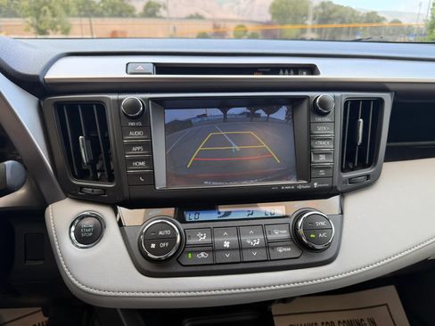 Used 2018 Toyota RAV4 XLE AWD/4WD image 31