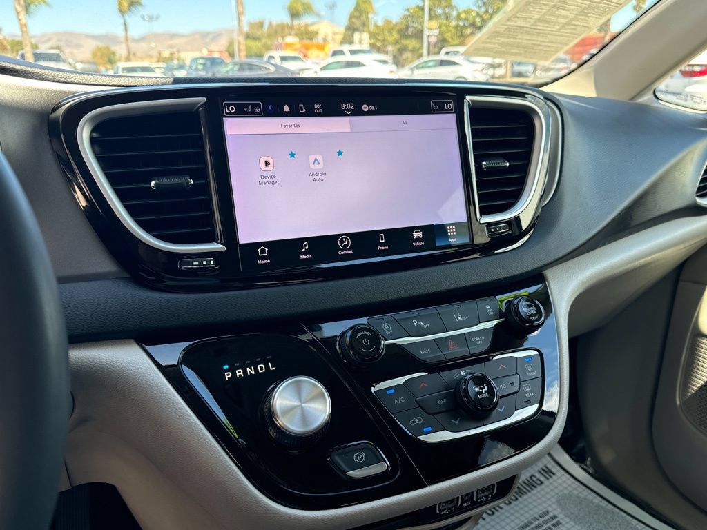 Used 2023 Chrysler Pacifica Touring-L FWD image 12