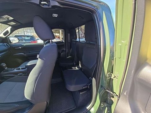 Used 2021 Toyota Tacoma TRD Sport w/ Technology Package image 7