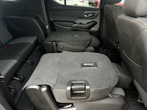 Used 2023 Chevrolet Traverse LT image 20