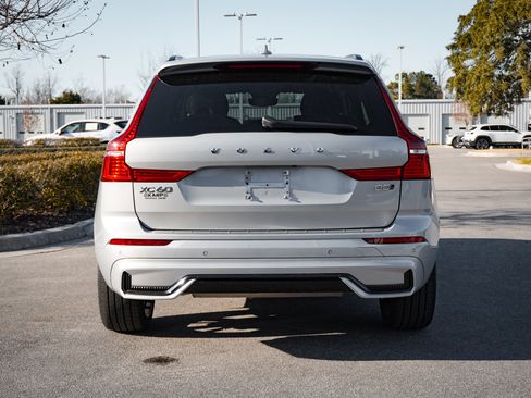 Used 2023 Volvo XC60 B5 Ultimate image 9
