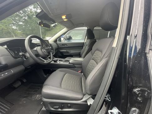 Used 2025 Nissan Pathfinder SV FWD image 9