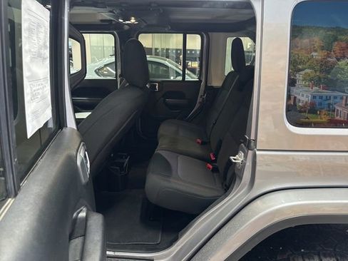 Used 2021 Jeep Wrangler Unlimited Rubicon image 38