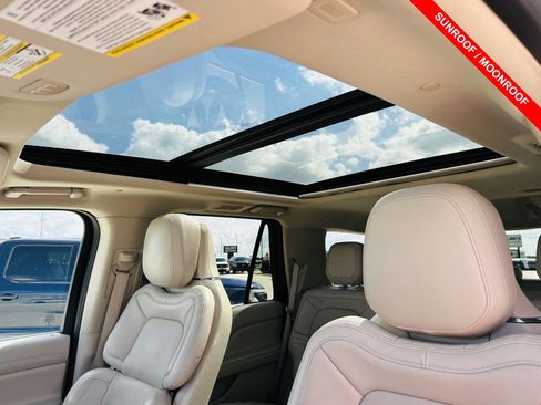 Used 2021 Lincoln Navigator Reserve w/ Luxury Package AWD/4WD image 4