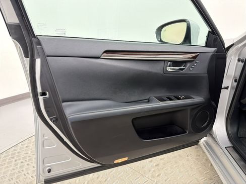 Used 2016 Lexus ES 350 w/ Premium Package w/Wood Trim FWD image 23