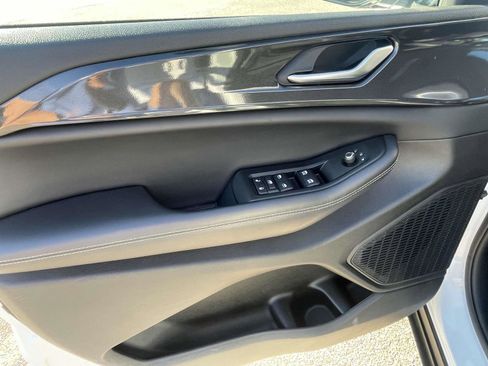 Used 2023 Jeep Grand Cherokee Altitude image 16