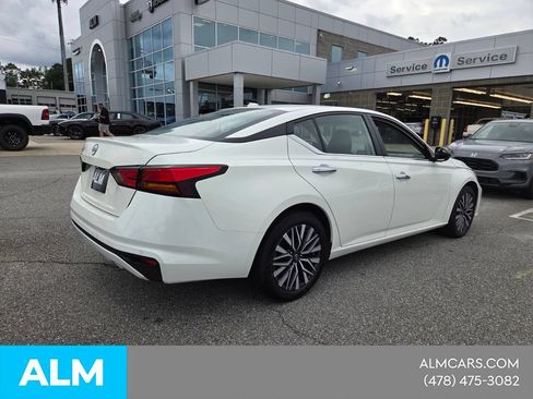 Used 2025 Nissan Altima 2.5 SV FWD image 12