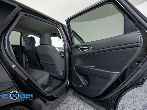 Used 2025 Kia Sportage LX FWD image 32