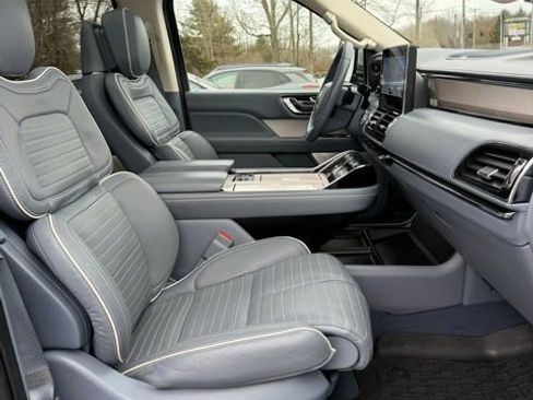 Used 2022 Lincoln Navigator L Black Label image 17