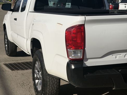 Used 2017 Toyota Tacoma SR RWD image 23