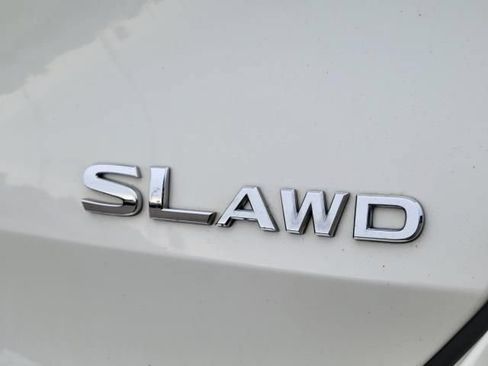 Used 2018 Nissan Rogue SL w/ Premium Package AWD/4WD image 6