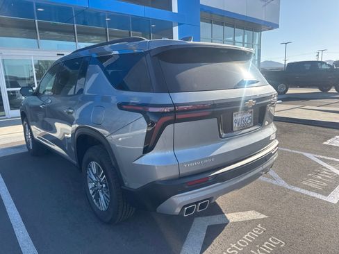 Used 2026 Chevrolet Traverse LT w/ Enhanced Driving Package FWD image 12