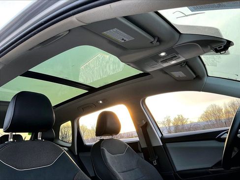 Used 2023 Volkswagen Taos SE w/ Panoramic Sunroof Package image 19