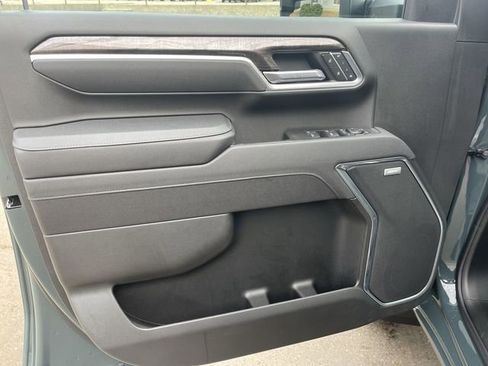 Used 2025 Chevrolet Silverado 2500 LTZ w/ LTZ Convenience Package image 10