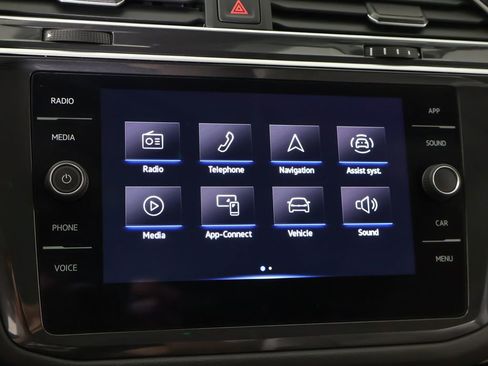 Used 2024 Volkswagen Tiguan SE image 47