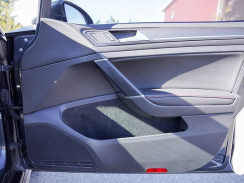 Used 2020 Volkswagen GTI SE image 32