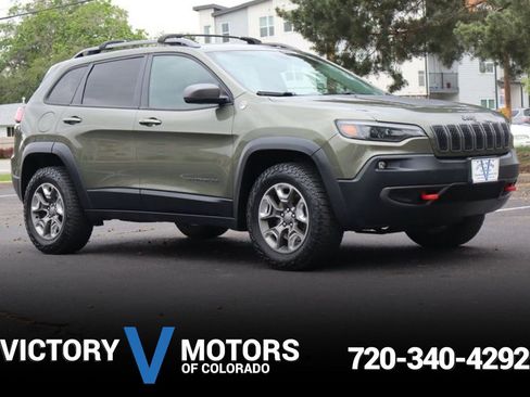 Used 2019 Jeep Cherokee Trailhawk w/ Cold Weather Group AWD/4WD image 1