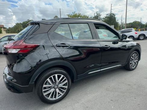Used 2021 Nissan Kicks SR FWD image 12