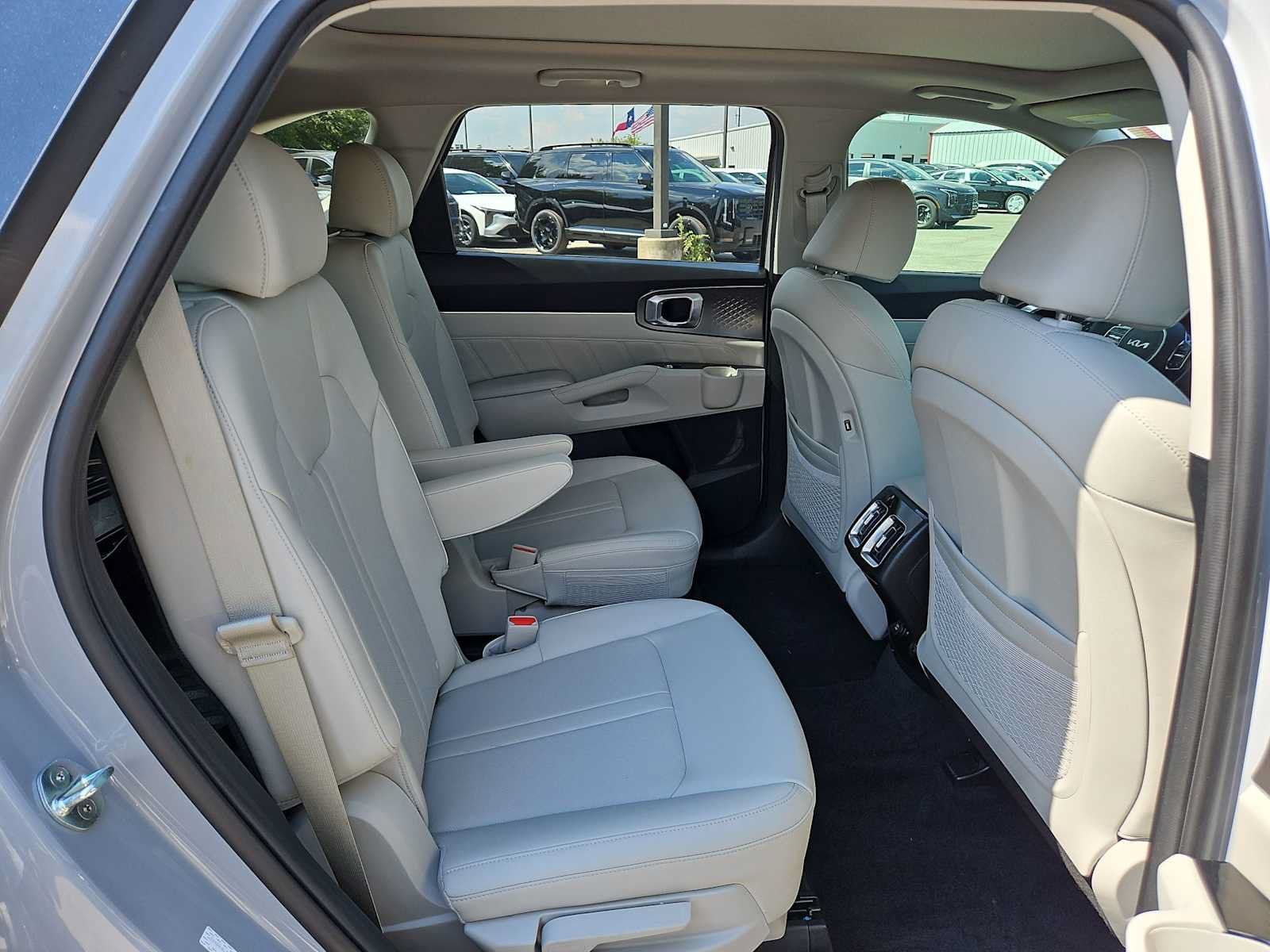 Used 2023 Kia Sorento SX FWD image 17