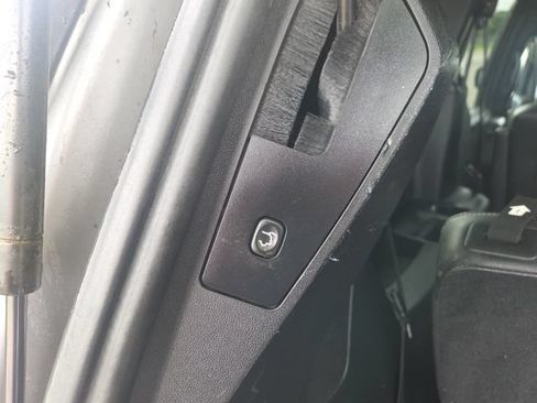 Used 2015 Chrysler Town & Country S FWD image 13