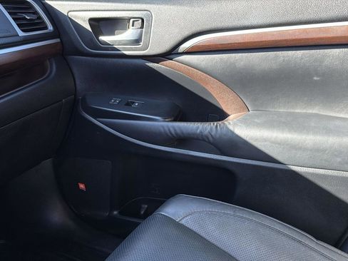 Used 2015 Toyota Highlander Limited image 24