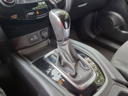 Used 2021 Nissan Rogue Sport S image 32