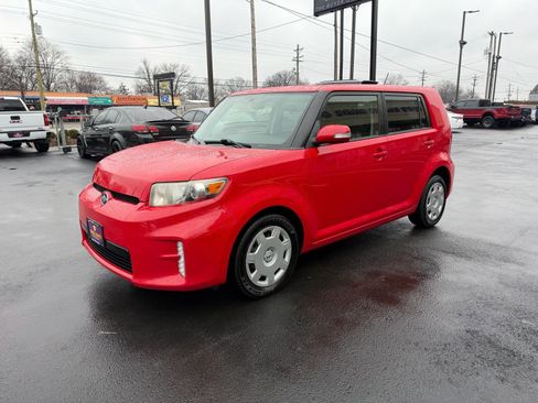 Used 2013 Scion xB 10 Series image 2