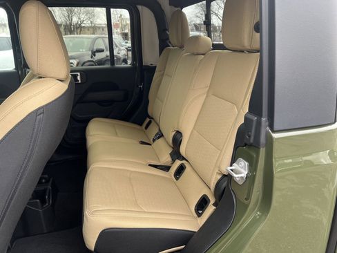 Used 2021 Jeep Gladiator Overland image 13