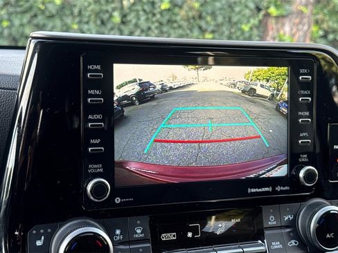 Certified 2021 Toyota Highlander XLE image 19