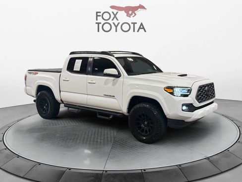 Used 2020 Toyota Tacoma TRD Sport w/ TRD Premium Sport Package AWD/4WD image 8