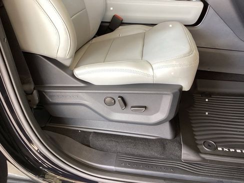 New 2025 Ford Expedition Platinum image 39